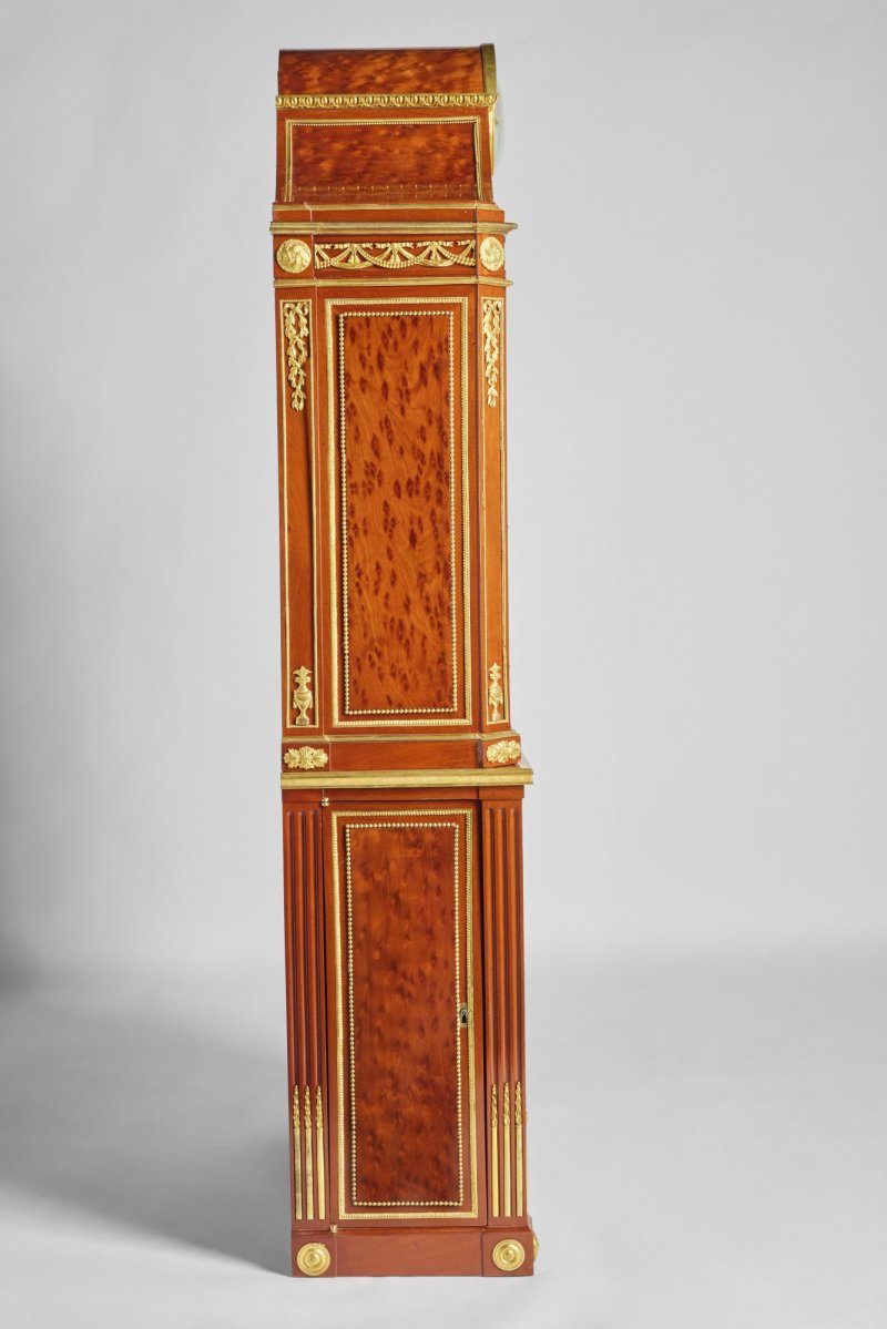 A Louis XVI Gilt Bronze Mounted Mahogany and Plum Pudding Mahogany Cartonnier by François Barthélémy Crespi, known as Crepi, Circa 1785 - 图4