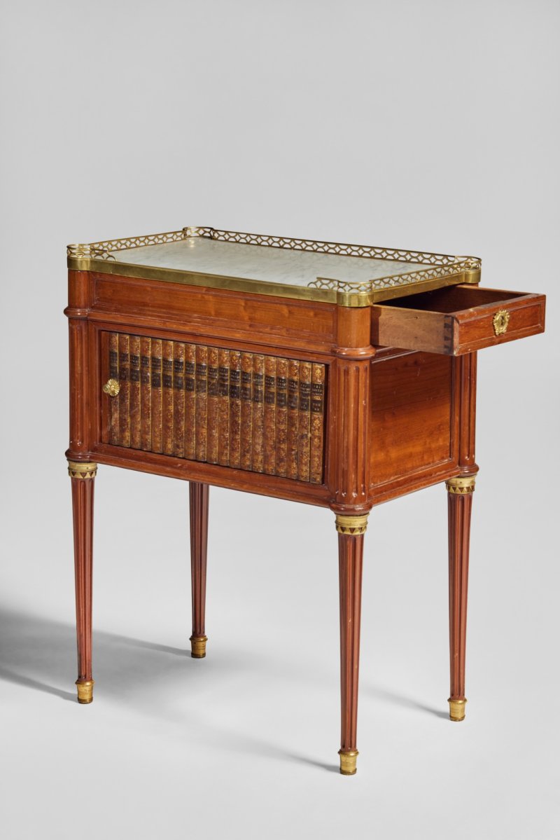 A Louis XVI Gilt Bronze Mounted Mahogany Table de Chevet by Etienne Avril, Circa 1780 - 图4