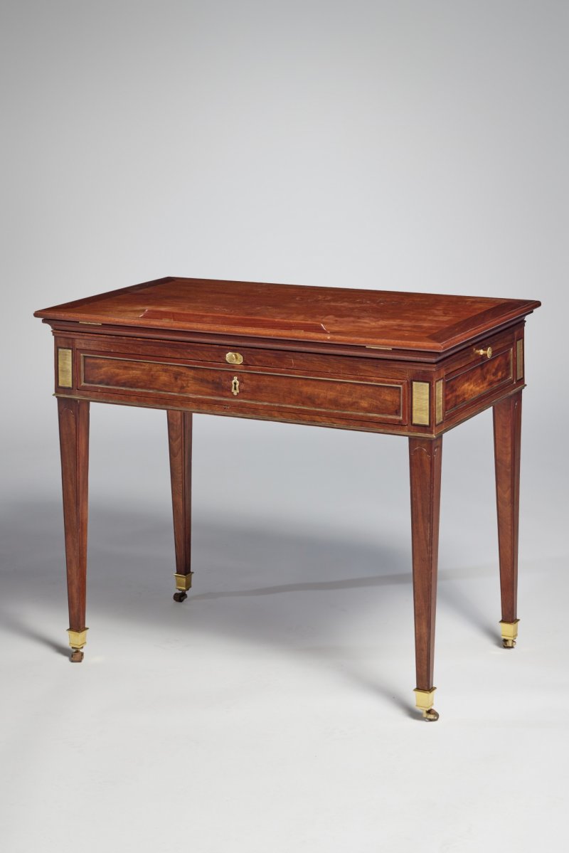 A Louis XVI Gilt Brass Mounted Mahogany and Ebony Table à la Tronchin by Jean-Henri Riesener, Circa 1785 - 图4