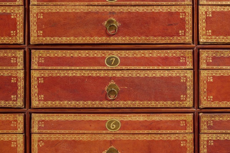 A Louis XVI Mahogany and Gilt-Tooled Leather Cartonnier, Attributed to Jean-François Leleu, Late 18th Century - 图4
