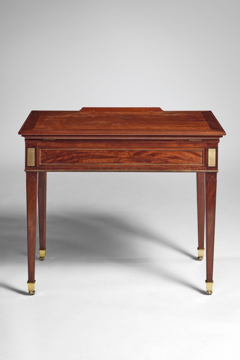 A Louis XVI Gilt Brass Mounted Mahogany and Ebony Table à la Tronchin by Jean-Henri Riesener, Circa 1785 - 图5