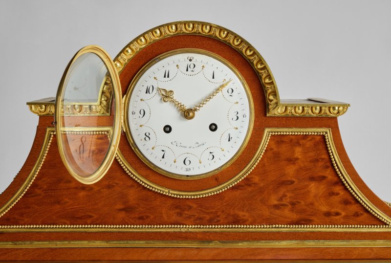 A Louis XVI Gilt Bronze Mounted Mahogany and Plum Pudding Mahogany Cartonnier by François Barthélémy Crespi, known as Crepi, Circa 1785 - 图5