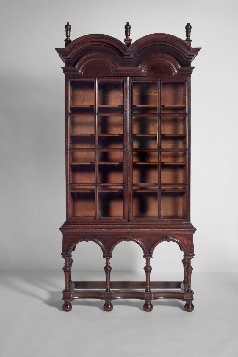 A William and Mary Oak China Display Cabinet, Circa 1700 - 图1