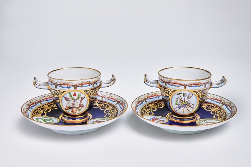 Two Sèvres Porcelain Revolutionary Cups and Stands (Gobelet à anses étrusques), circa 1795 - 图3
