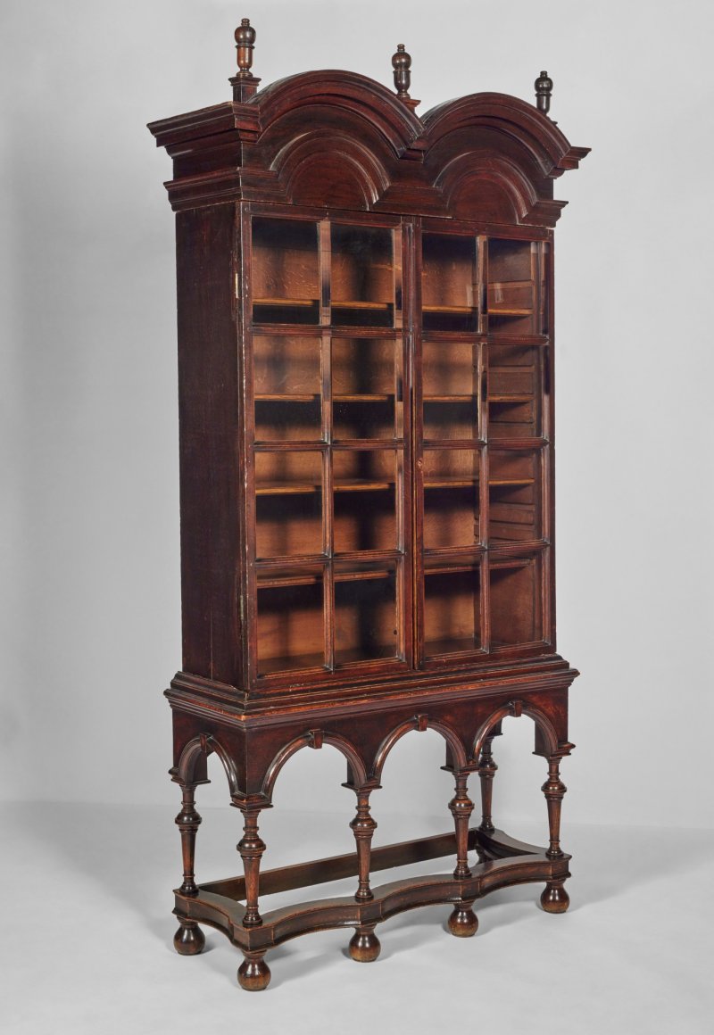 A William and Mary Oak China Display Cabinet, Circa 1700 - 图2