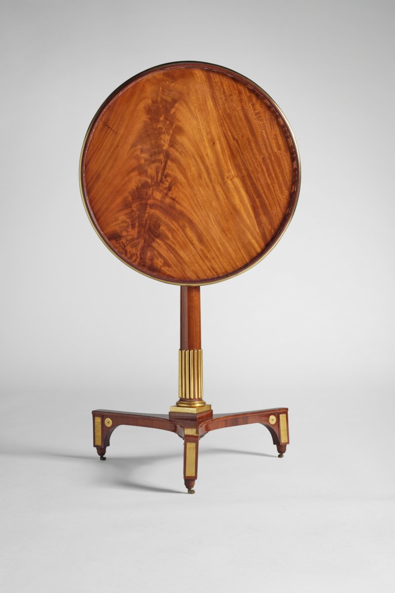A German Neoclassical GIlt Bronze and Brass Mounted Mahogany Tripod Table by David Roentgen, Circa 1785 - 图4