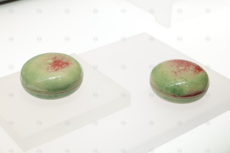 清康熙 景德镇窑豇豆绿釉印盒 - 图2