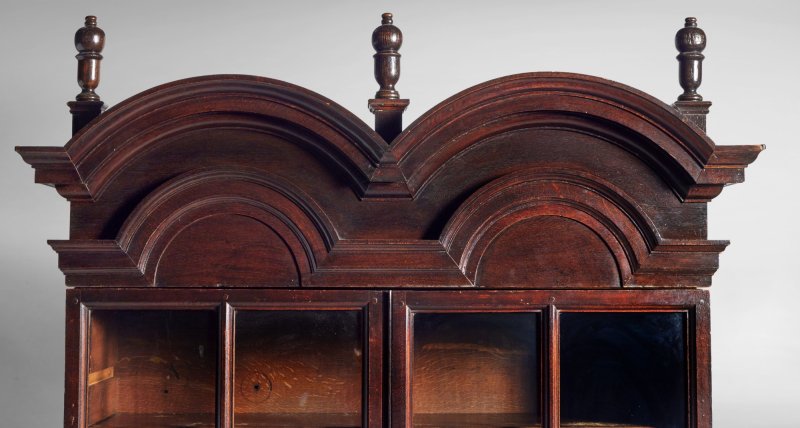A William and Mary Oak China Display Cabinet, Circa 1700 - 图5