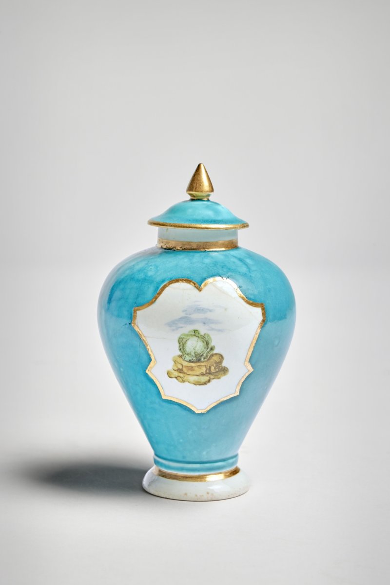 A Capodimonte Porcelain Turquoise-Blue-Ground Tea Canister and Cover, circa 1745-50 - 图2