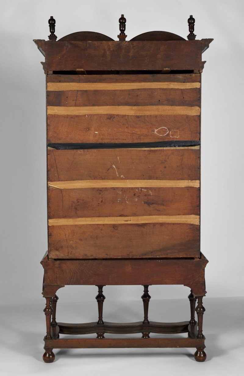 A William and Mary Oak China Display Cabinet, Circa 1700 - 图6