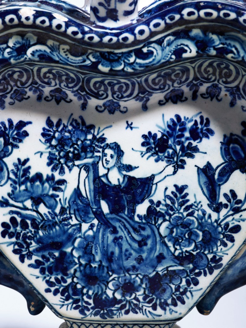A Dutch Delft Blue and White Flower Vase, circa 1700-10 - 图4