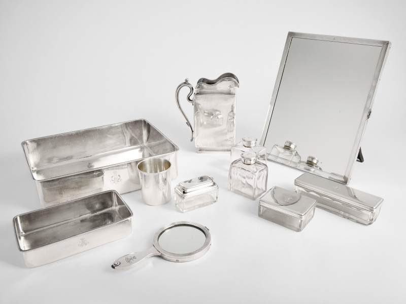 Grand Duke Mikhail Mikhailovich: A Silver and Glass Dressing Set, Various Makers, St Petersburg, 1861 and 1865 - 图1