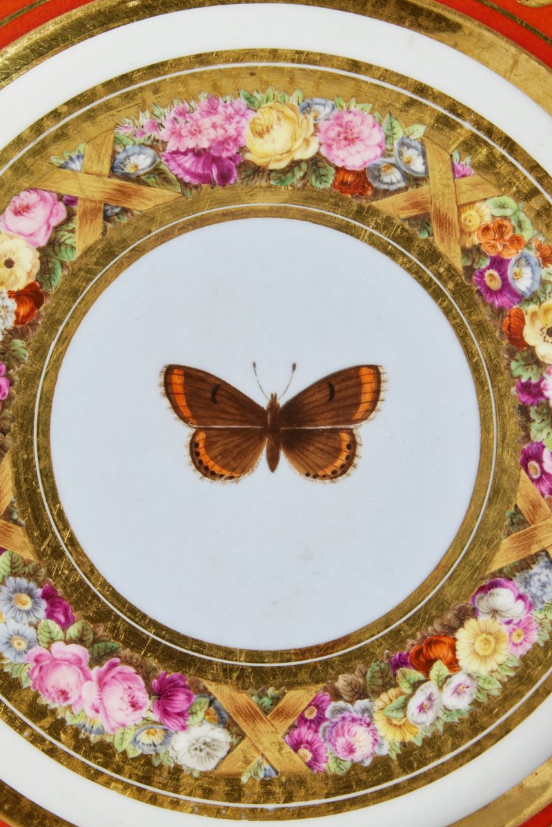 A Sèvres Porcelain Plate from the 'Service de Dessert Marly Rouge', circa 1809 - 图2
