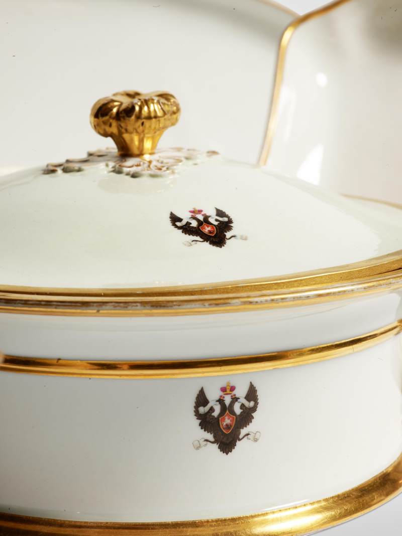 A Group of Porcelain Tableware from the Ordinary Service, Coronation Service and the Service of Grand Duke Konstantin Nikolaevich, Imperial Porcelain Factory, St Petersburg, period of Nicholas I (1825-1855) and Alexander II (1855-1881) - 图2