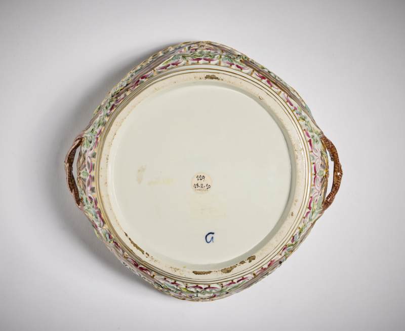 A Porcelain Basket from the Imperial Order of St George Service, Gardner Porcelain Factory, Verbilki, circa 1780 - 图4