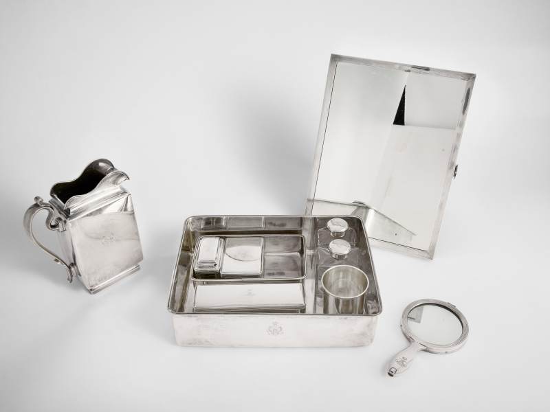 Grand Duke Mikhail Mikhailovich: A Silver and Glass Dressing Set, Various Makers, St Petersburg, 1861 and 1865 - 图2
