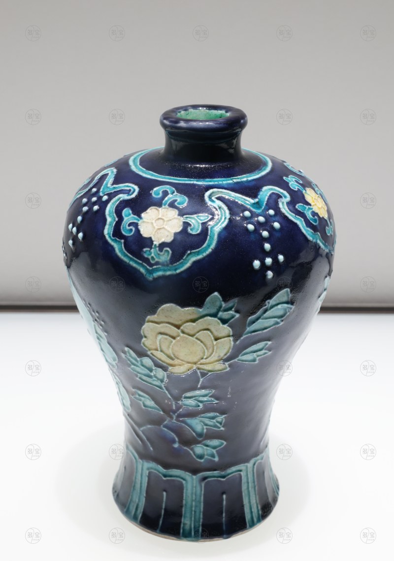明正德-嘉靖 景德镇窑珐华釉山石花卉纹瓶 - 图3