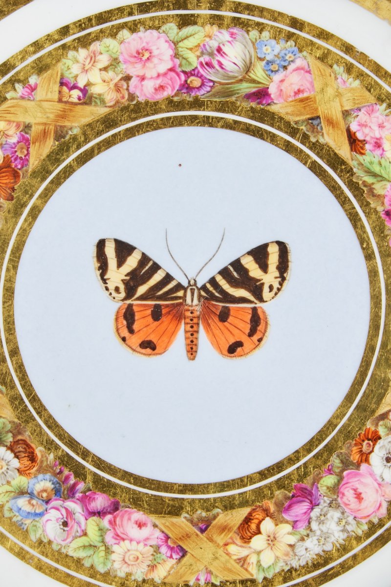 A Sèvres Porcelain Plate from the 'Service de Dessert Marly Rouge', circa 1808 - 图2
