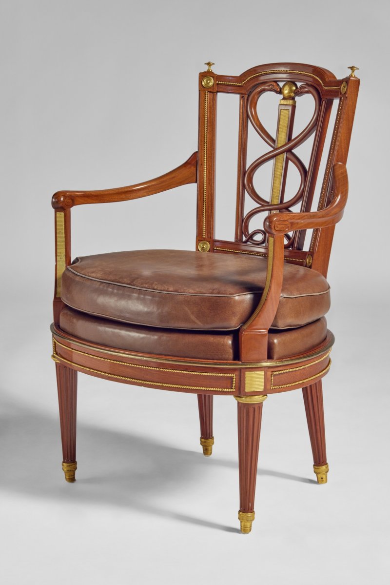 A German Neoclassical Brass-Mounted Mahogany Armchair Attributed to David Roentgen, Circa 1785 - 图3