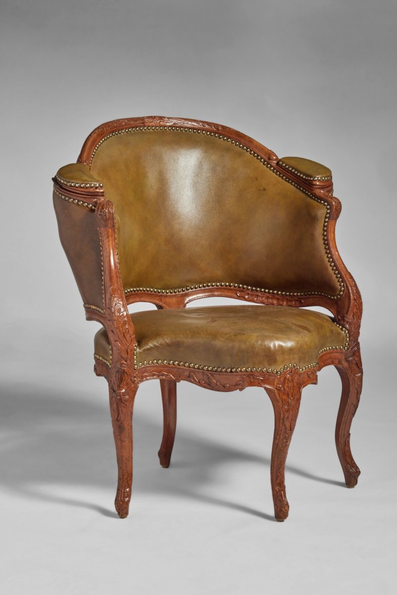 A Louis XV Walnut Fauteuil de Bureau attributed to Etienne Meunier, Circa 1745 - 图1