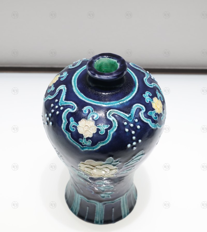 明正德-嘉靖 景德镇窑珐华釉山石花卉纹瓶 - 图5