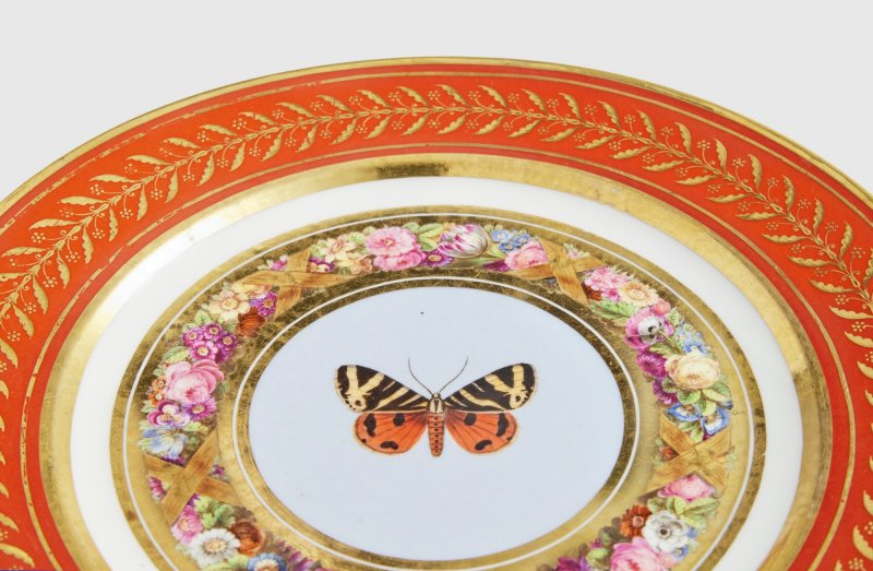 A Sèvres Porcelain Plate from the 'Service de Dessert Marly Rouge', circa 1808 - 图3