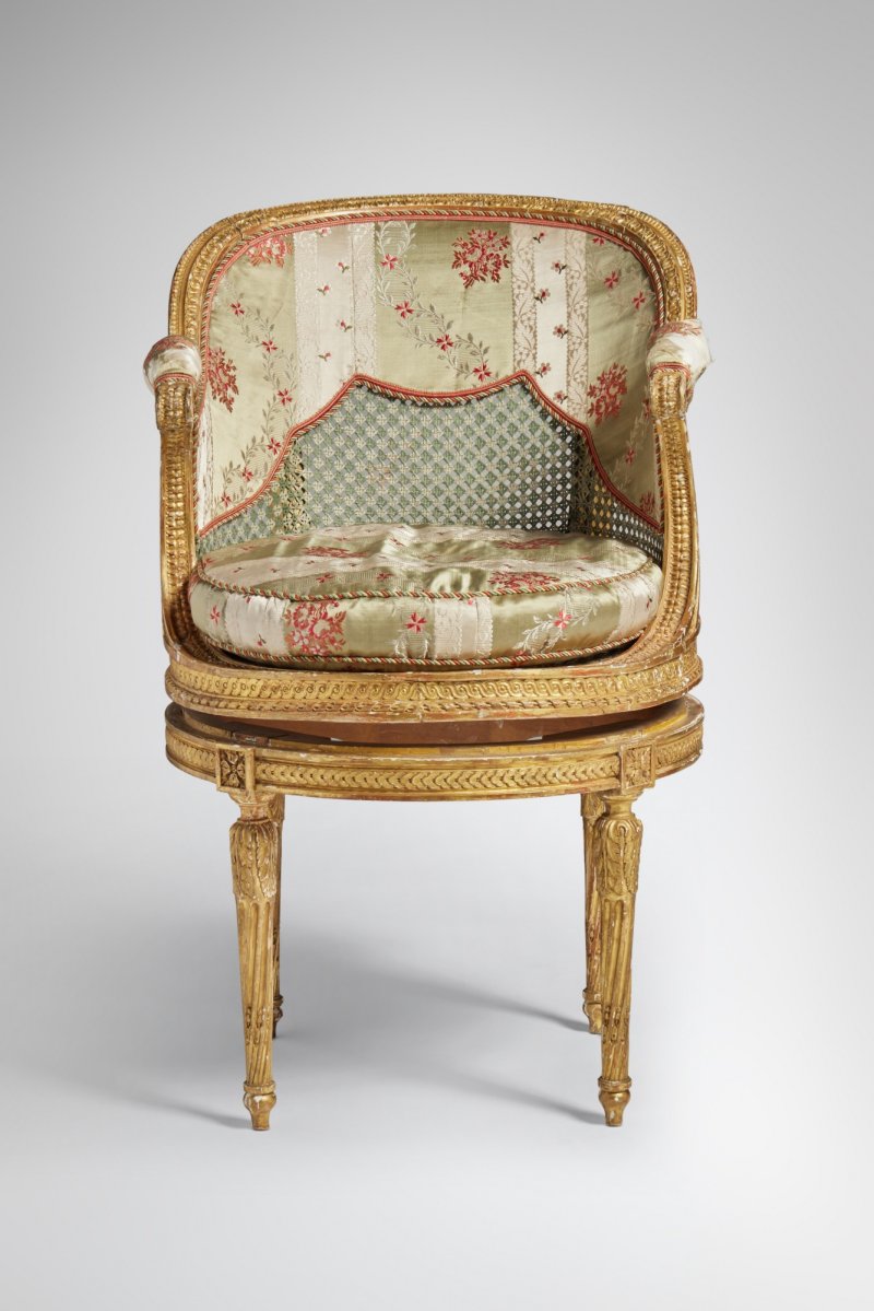 A Louis XVI Giltwood and Caned Fauteuil de Bureau in the manner of Georges Jacob, Circa 1780 - 图2