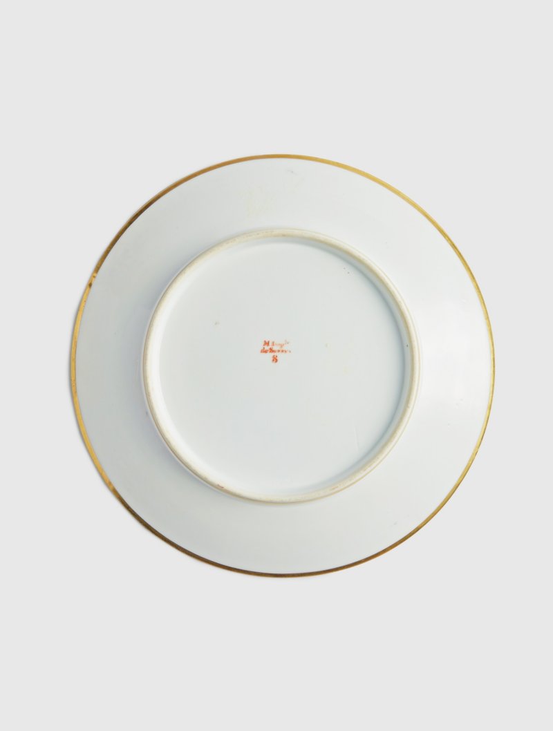 A Sèvres Porcelain Plate from the 'Service de Dessert Marly Rouge', circa 1808 - 图4