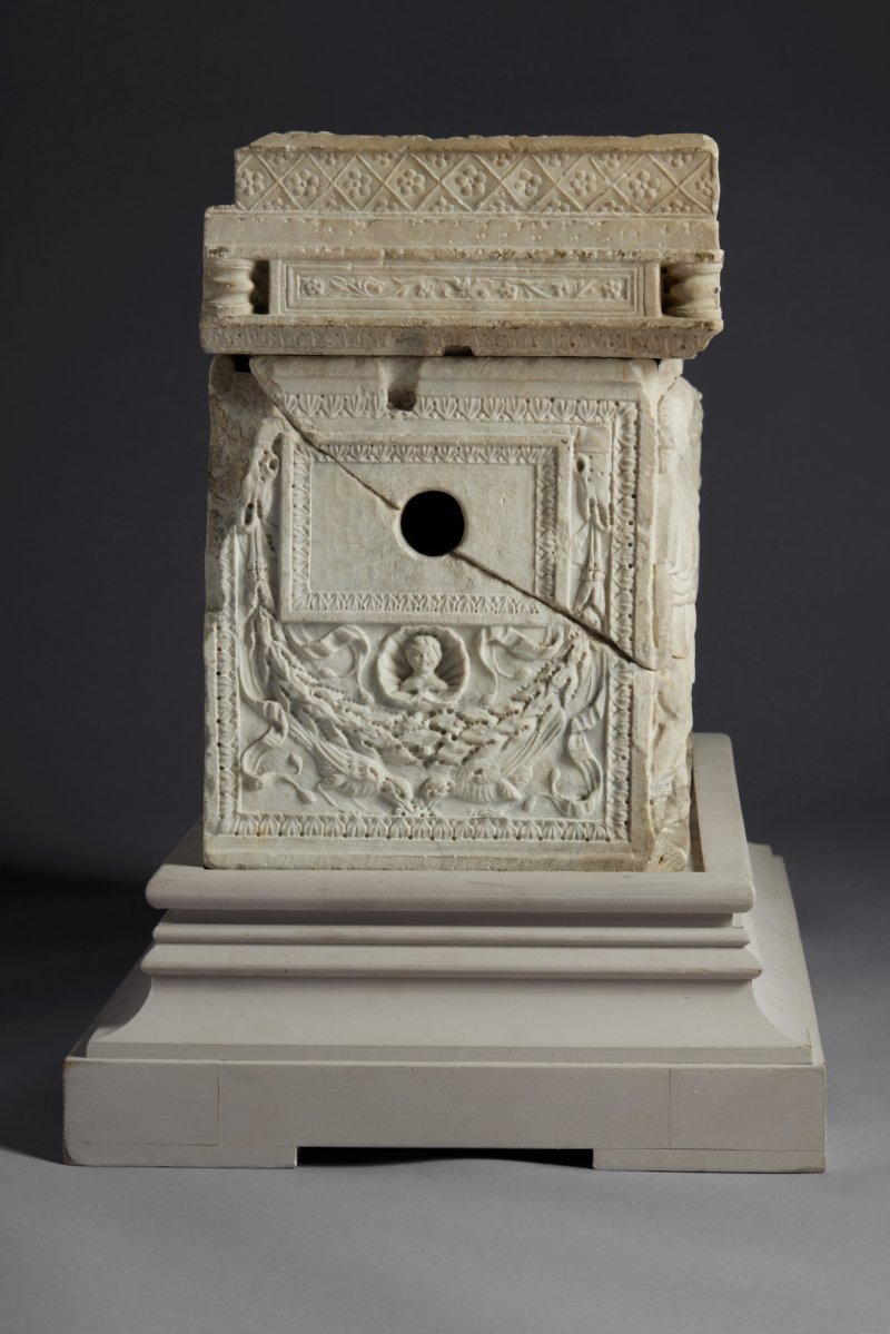 A Marble Urn and Lid ("The Stowe Sarcophagus") , Rome, circa A.D. 1770-1780 - 图5