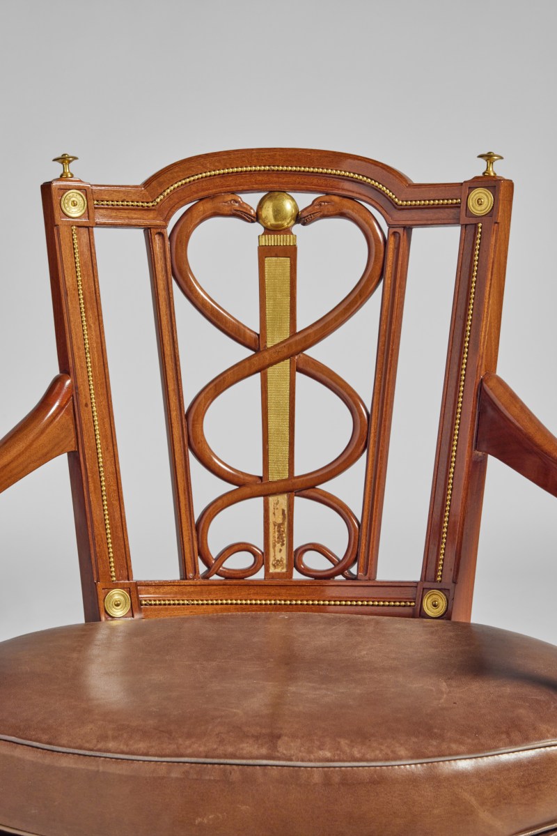 A German Neoclassical Brass-Mounted Mahogany Armchair Attributed to David Roentgen, Circa 1785 - 图5