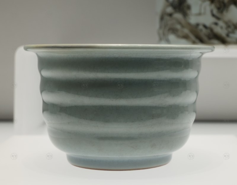 清雍正 景德镇窑仿汝釉弦纹花盆 - 图4