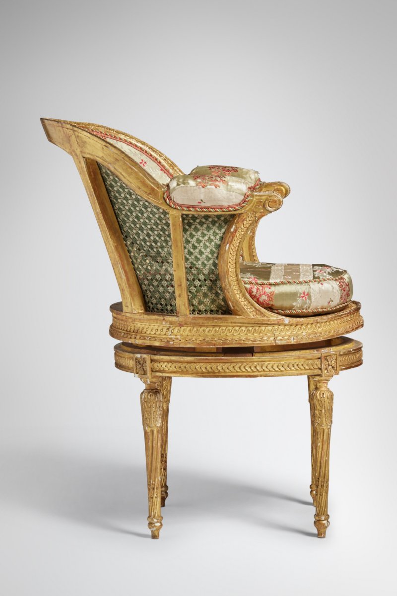A Louis XVI Giltwood and Caned Fauteuil de Bureau in the manner of Georges Jacob, Circa 1780 - 图3