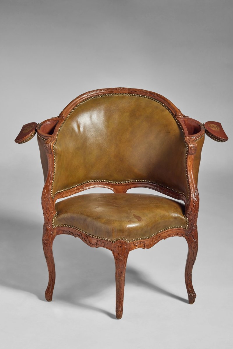 A Louis XV Walnut Fauteuil de Bureau attributed to Etienne Meunier, Circa 1745 - 图3