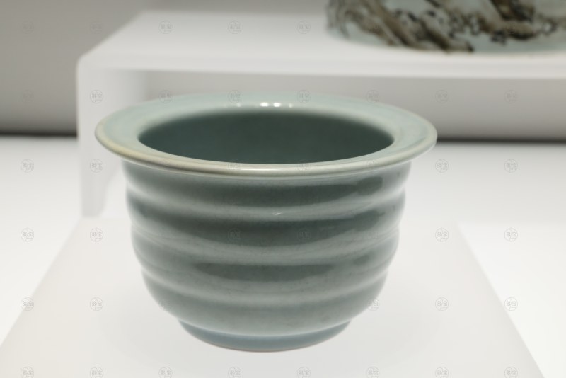 清雍正 景德镇窑仿汝釉弦纹花盆 - 图5
