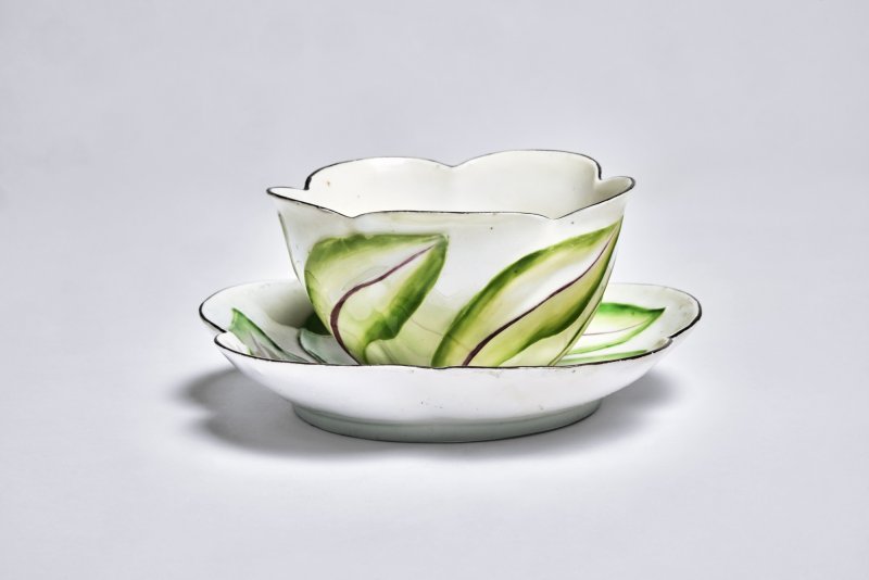 A Chelsea Porcelain Scolopendrium Bowl and Stand,  circa 1753-55 - 图4