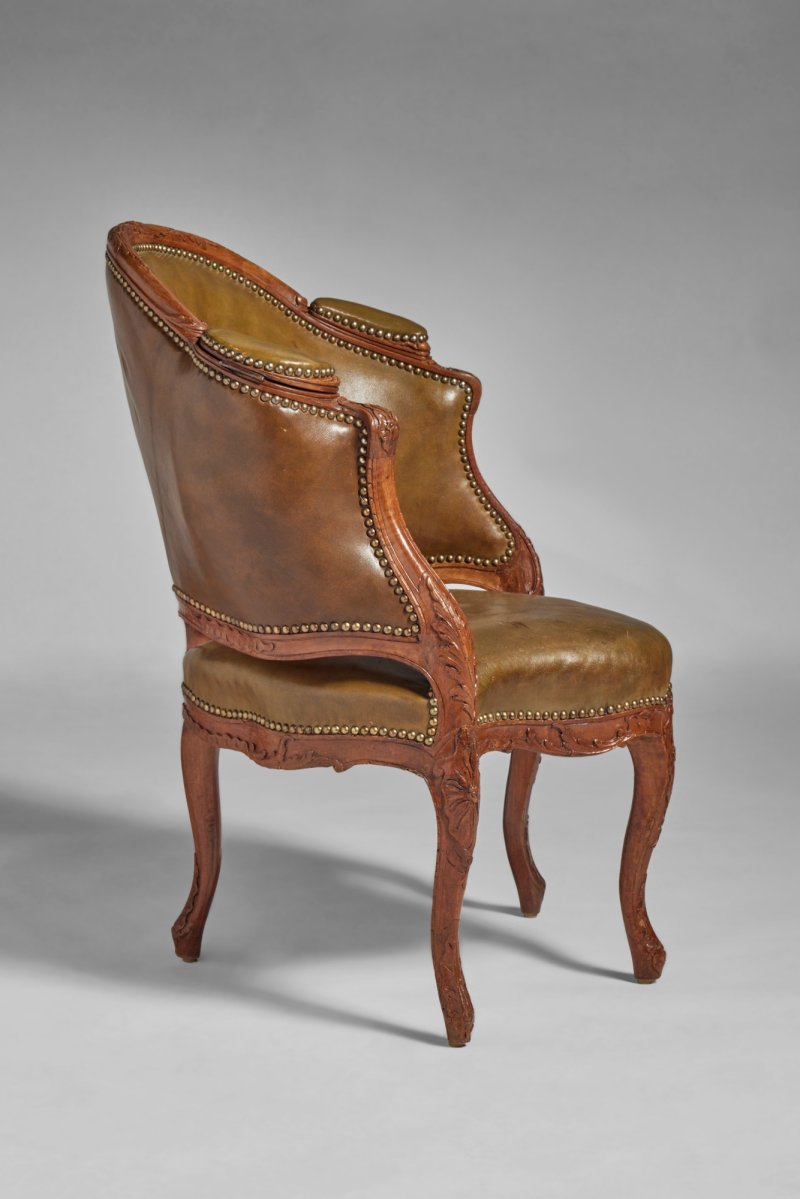 A Louis XV Walnut Fauteuil de Bureau attributed to Etienne Meunier, Circa 1745 - 图4