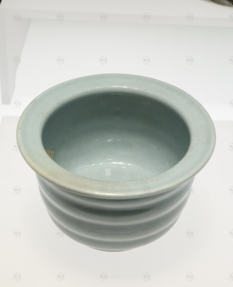 清雍正 景德镇窑仿汝釉弦纹花盆 - 图6