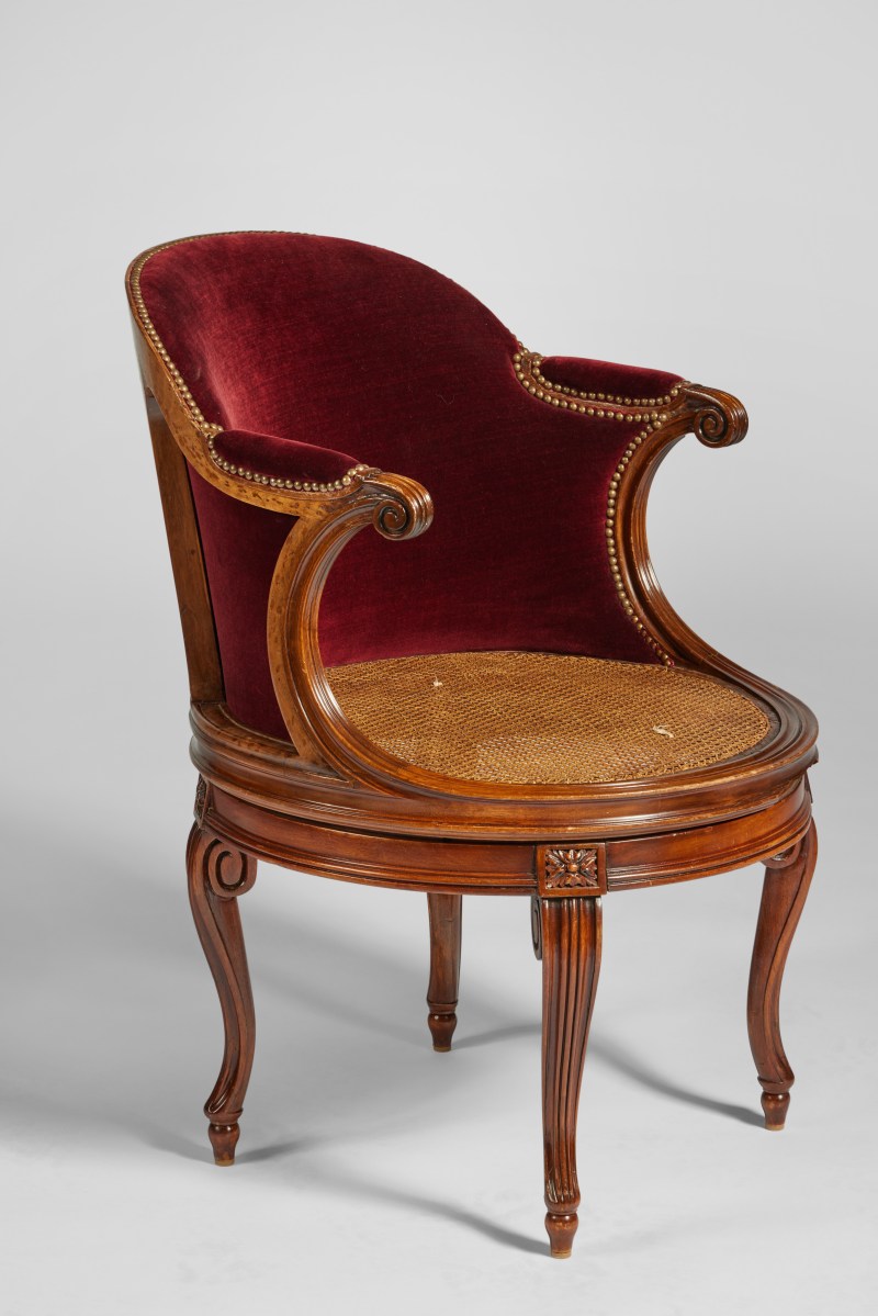 Louis XVI Walnut Fauteuil de Bureau in the manner of Jacob, Circa 1780