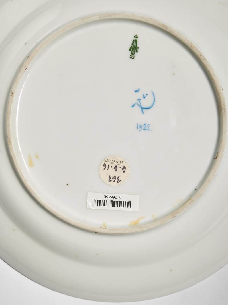 Red Star: A Soviet Porcelain Plate, State Porcelain Factory, Petrograd, 1922 - 图2