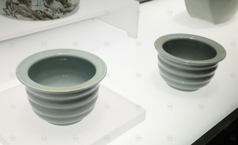 清雍正 景德镇窑仿汝釉弦纹花盆 - 图7