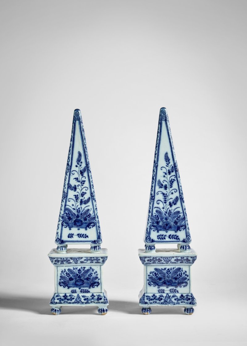 A Pair of Dutch Delft Blue and White Models of Obelisks, circa 1730 - 图1