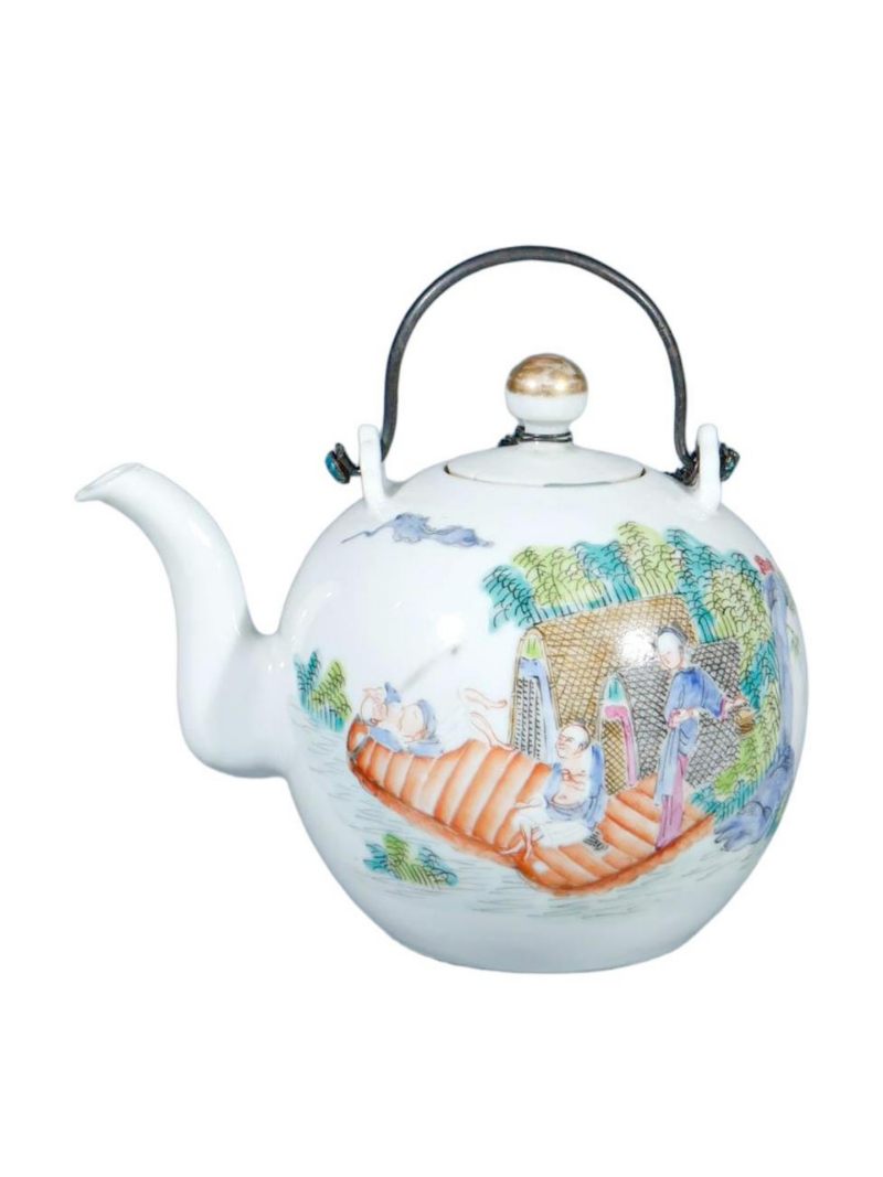 清中期   粉彩人物纹一粒珠茶壶 - 图1