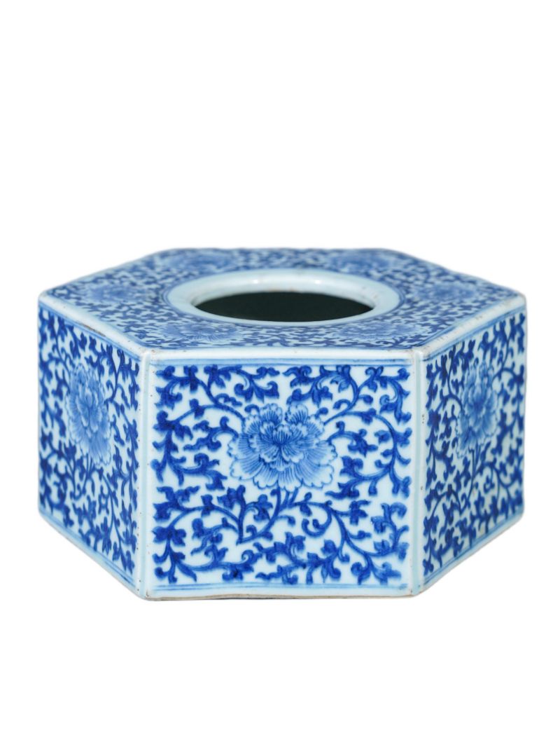 清乾隆   青花缠枝莲纹六方洗 - 图1