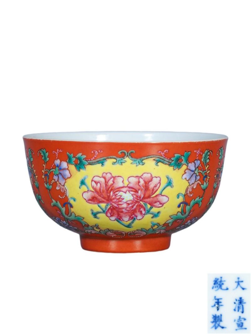 清宣统   珊瑚红地开光洋彩牡丹纹碗 - 图1