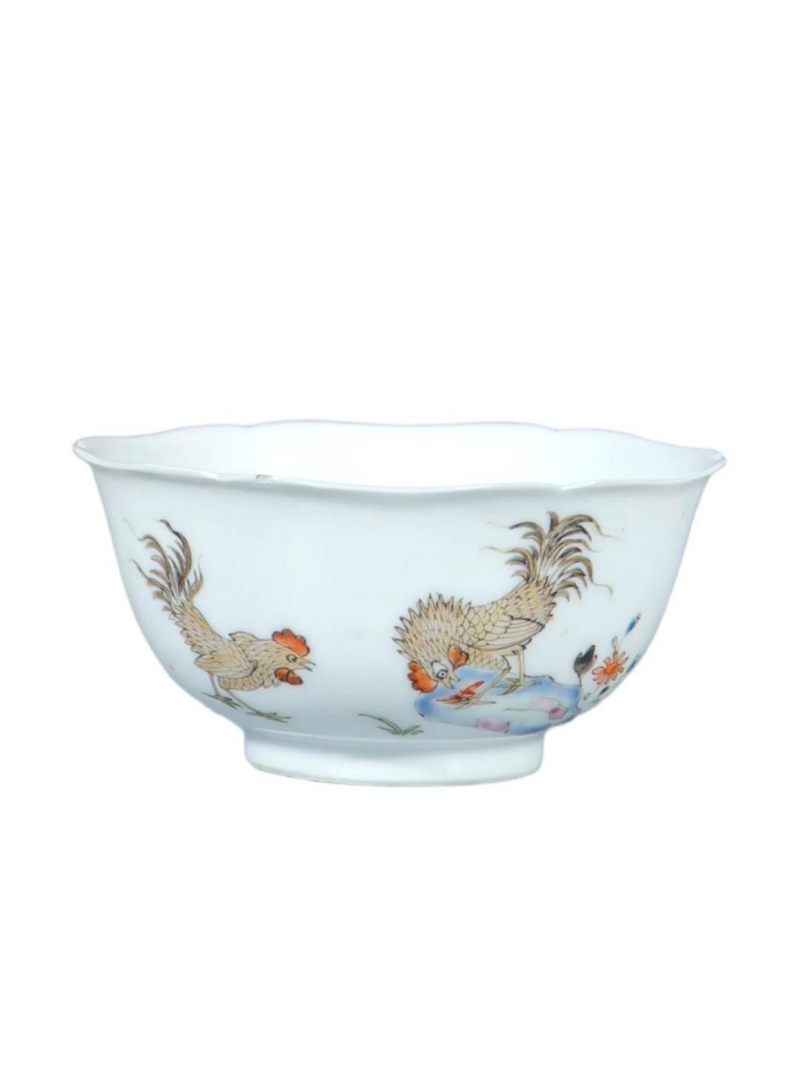清乾隆   粉彩描金大鸡图葵口杯 - 图1