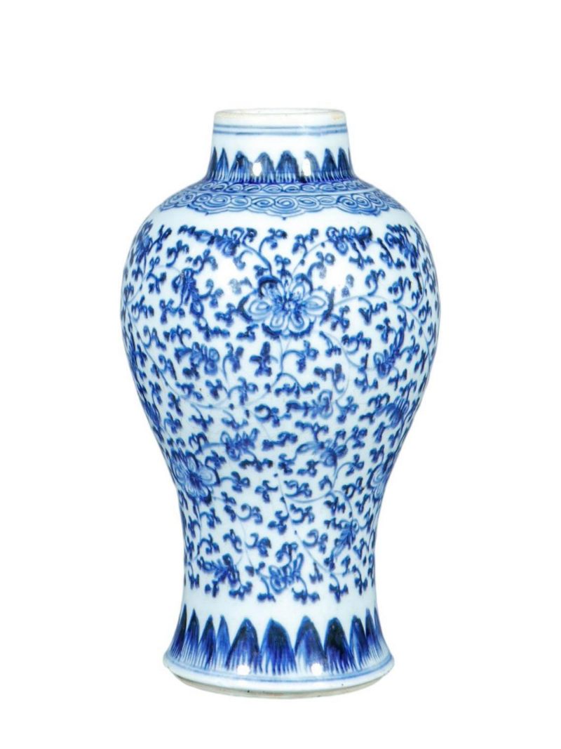 清雍正   青花缠枝莲纹梅瓶 - 图1