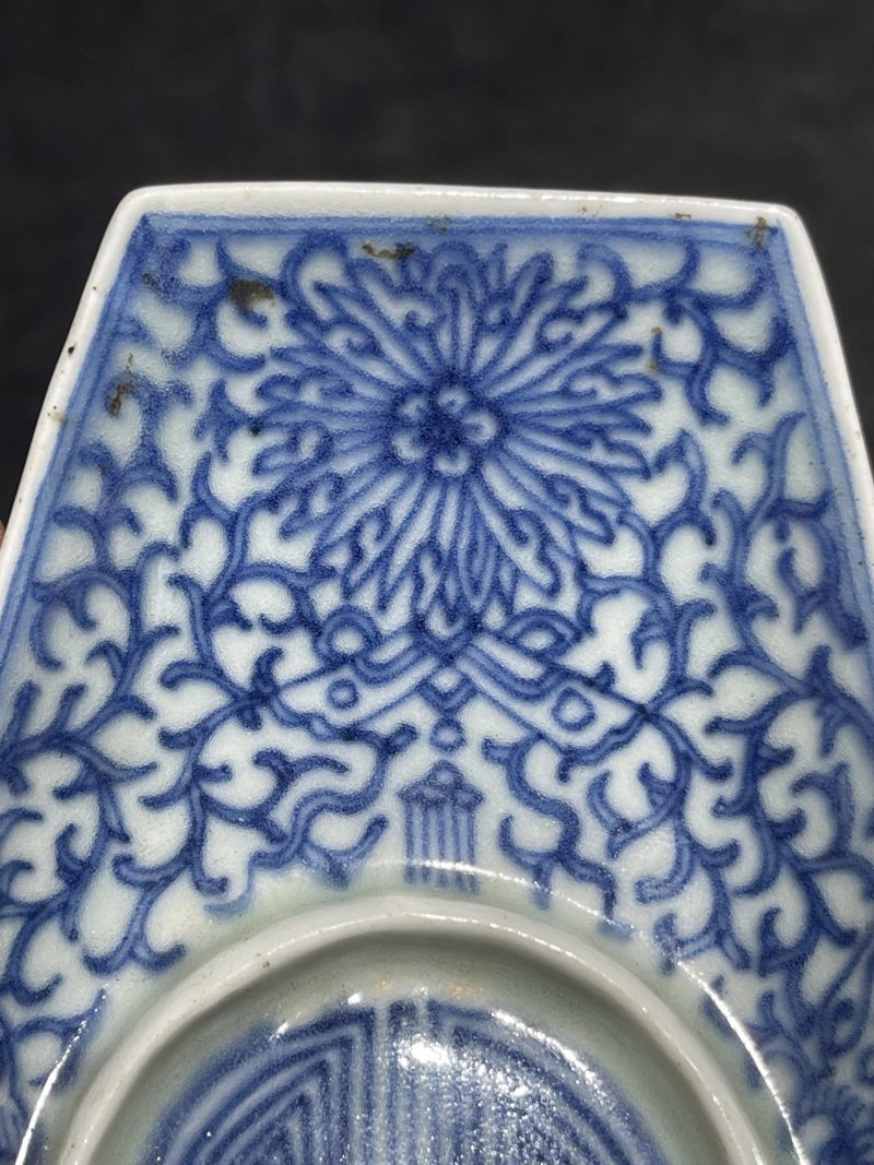清乾隆 青花缠枝莲茶船一对 - 图3
