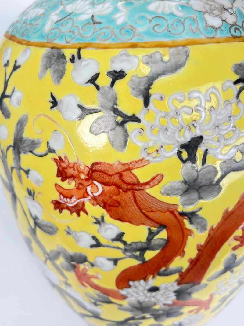 XYB058  清晚期 大雅斋风格黄地粉彩穿花龙纹瓶 - 图5