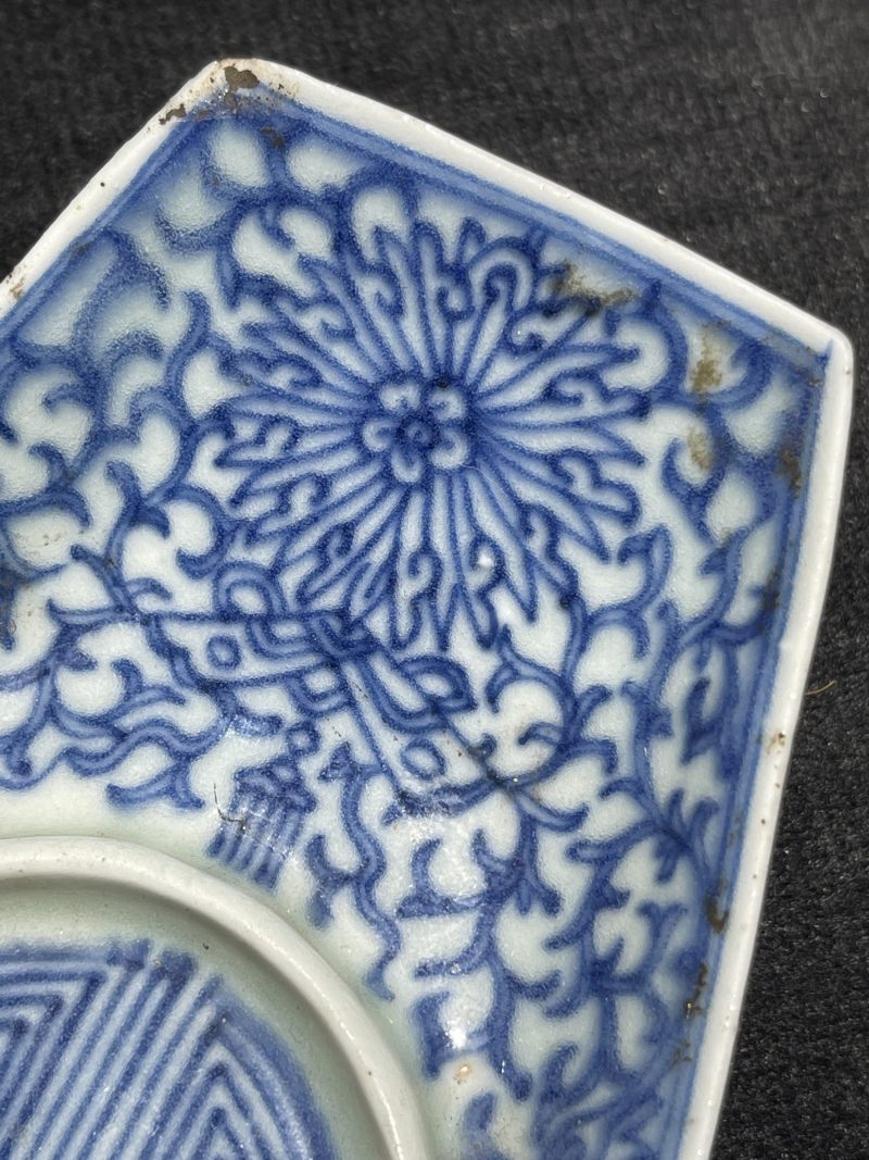 清乾隆 青花缠枝莲茶船一对 - 图5