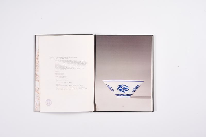 2005年香港苏富比 《玛丽及庄智博文房瑰宝珍藏 宫廷御用瓷器 古月轩珐琅彩》 一函三册全 - 图3